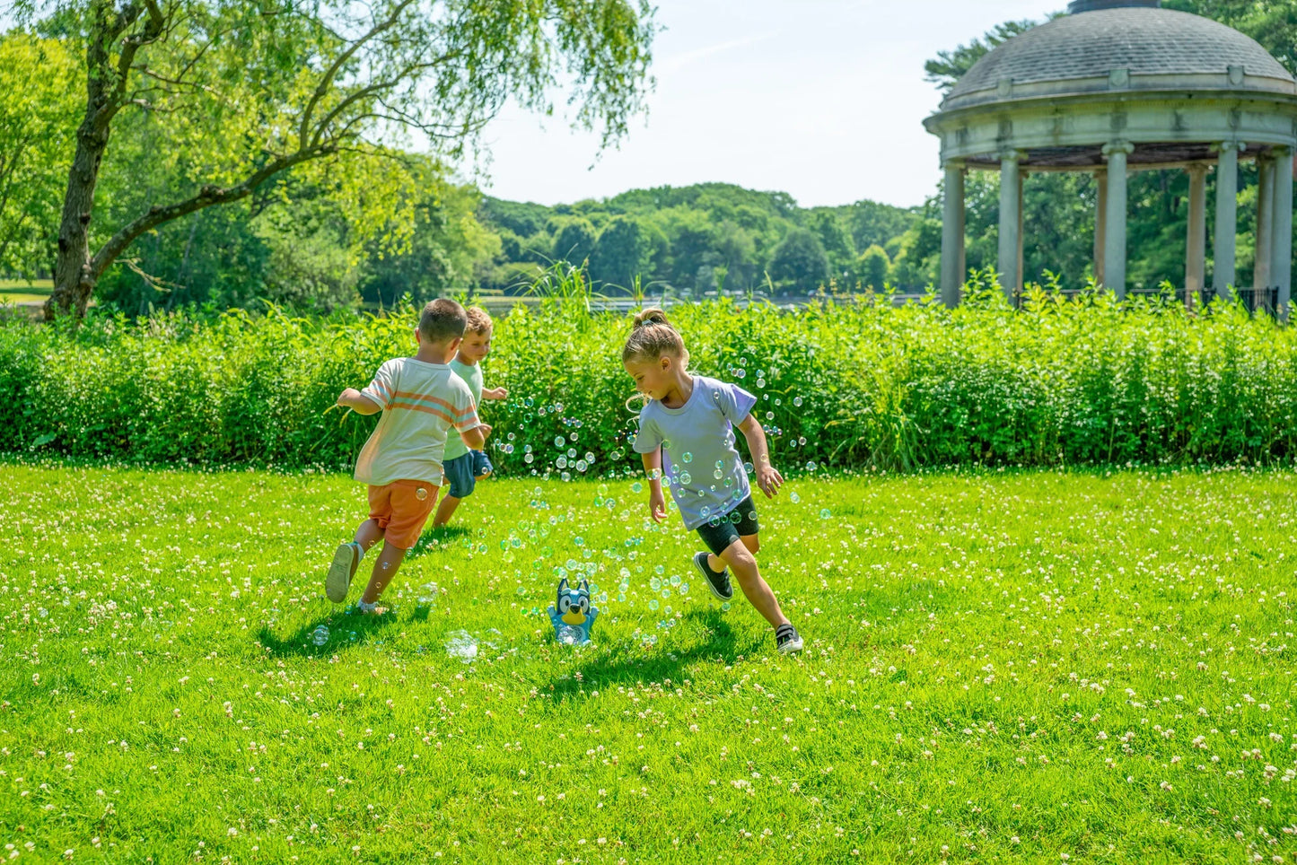 Little Kid Inc. No Spill Musical Bubble Machine